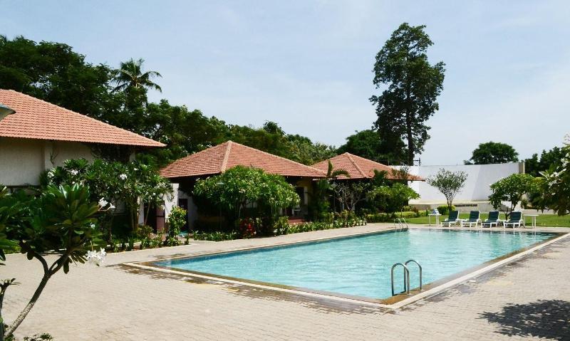 Hotel Riverside Resort And Spa Kumbakonam Ngoại thất bức ảnh
